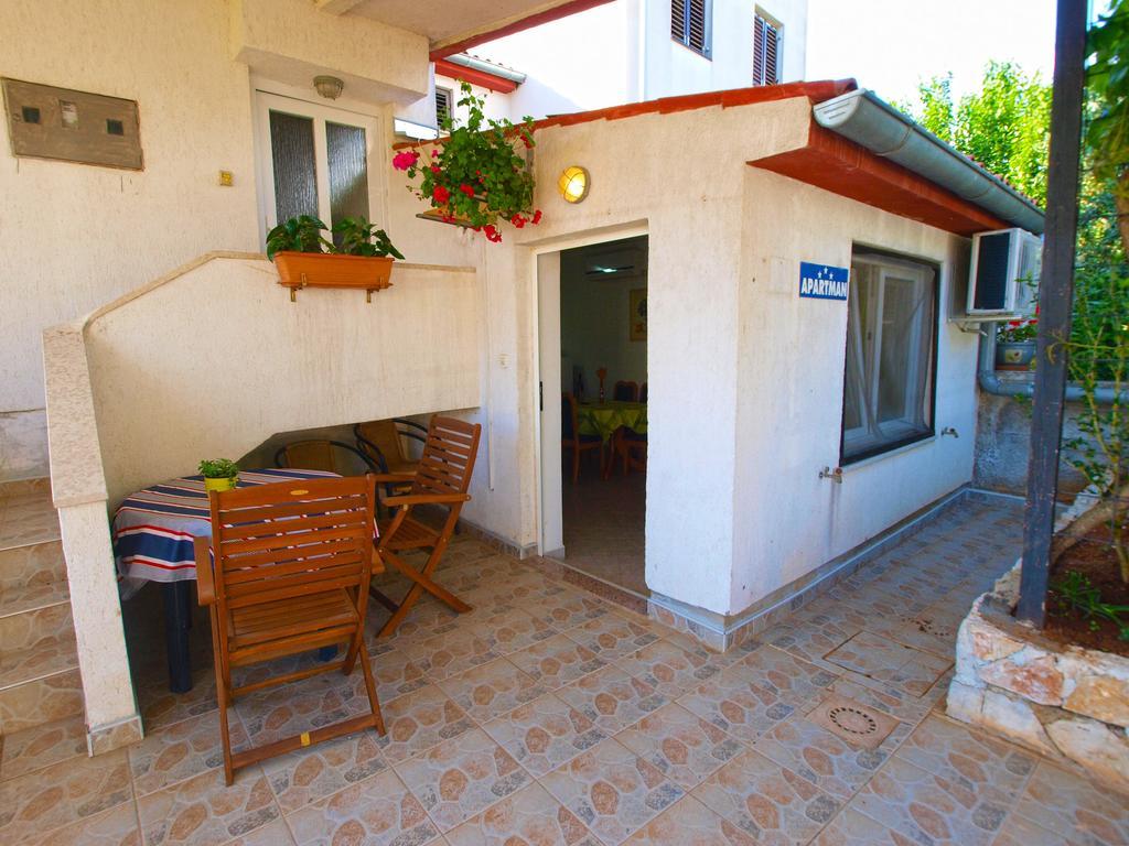 Apartments Stinjan 958